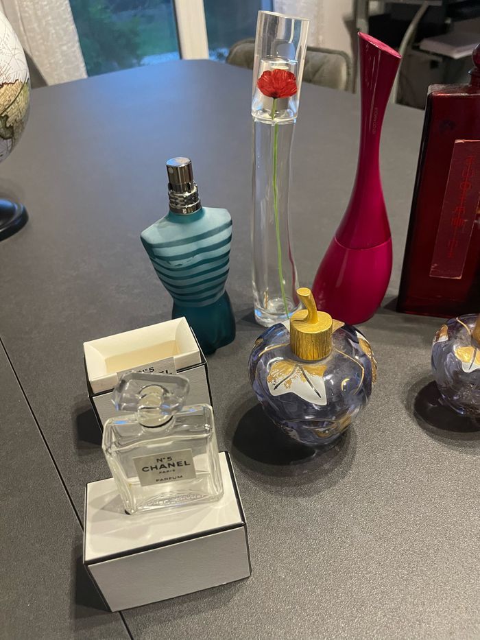 Flacons de parfums vides - photo numéro 2