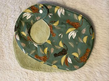 Bavoir amande léopard