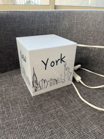 Lampe New York blanche et noire