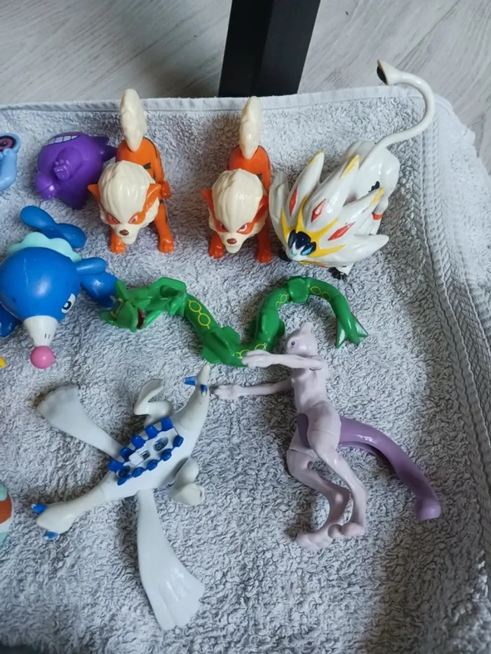 Lot figurines pokemon + ceinture + pokeball - photo numéro 6