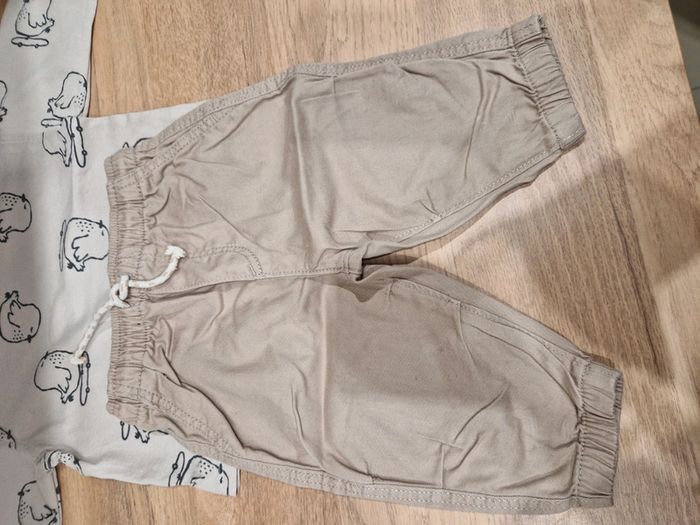Ensemble pantalon et haut h&M 6 mois - photo numéro 2