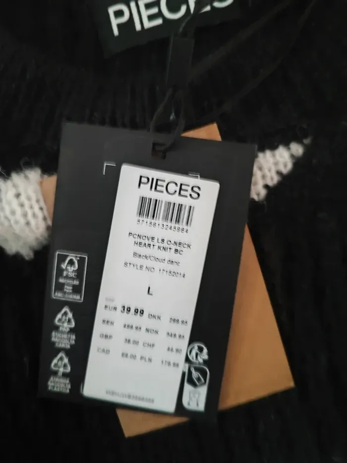 Pull col V Pieces noir Taille L. Neuf, pour un look élégant et tout confort ! - photo numéro 3