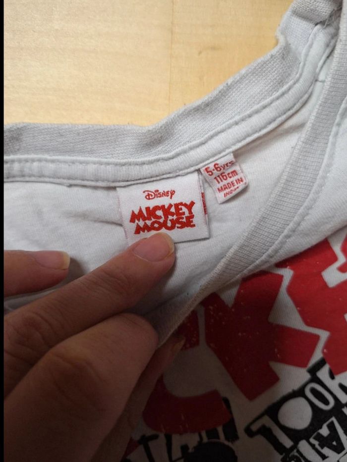 T-shirt manches longues pour garçon taille 6 ans Marque Disney très bon état - photo numéro 6