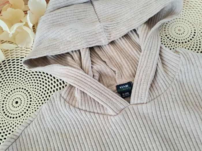 Pull a capuche, taille 8 ans, marque kiabi - photo numéro 2