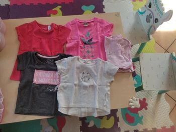 Lot de t shirt 12 mois + un body manche courte