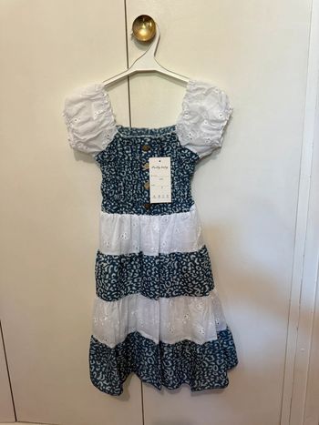 Robe blanche et bleue