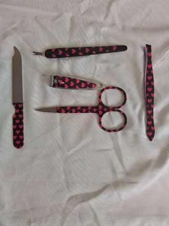 LOT D' ACCESSOIRES DE MANUCURE