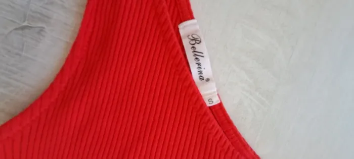 Robe rouge Bellerina - taille S - asymétrique - épaule dénudée -  côtelée - photo numéro 3