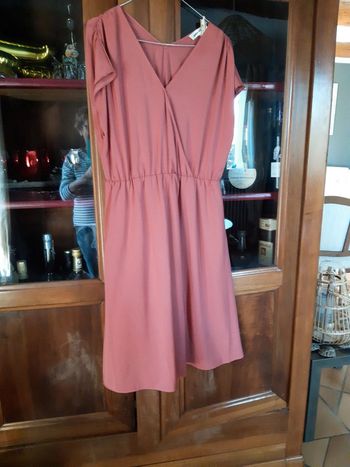 Robe fluide neuve avec étiquette