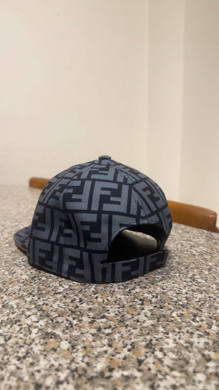 Casquette Fendi - photo numéro 4