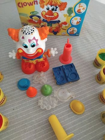 Play-Doh clown et 13 pots de pâte à modeler 