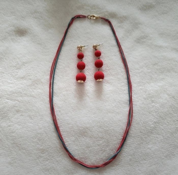 Collier +boucles d'oreilles