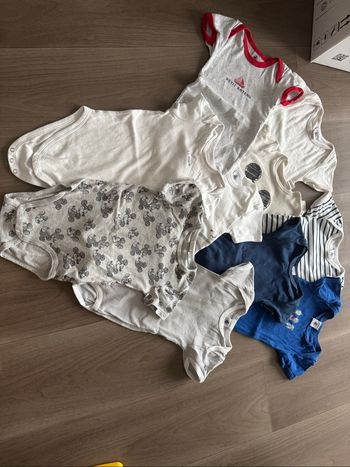 Lot 10 bodies 24 mois