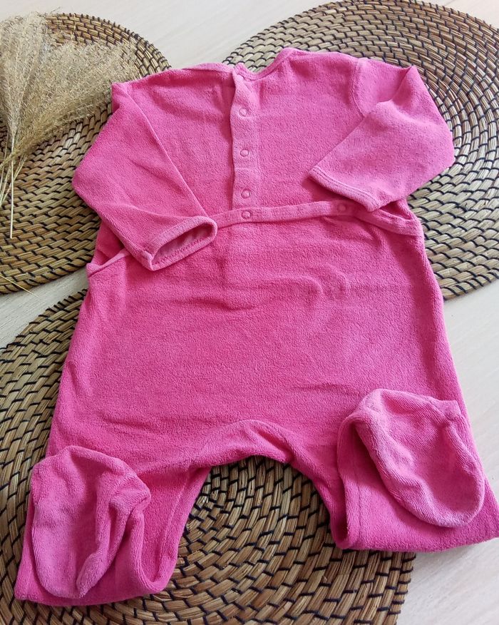Babygro rose fushia en velours Kiabi taille 12 mois - photo numéro 5