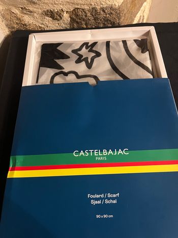 Magnifique foulard Castelbajac Paris 90/90 cm Neuf