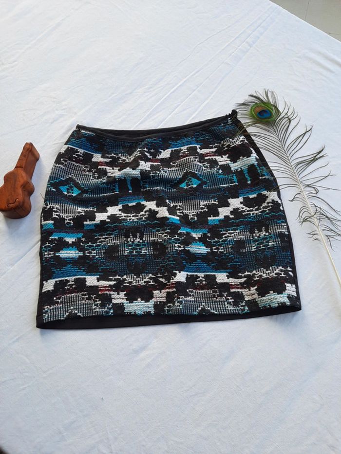 Mini jupe motifs brodées bleu blanc noir taille S