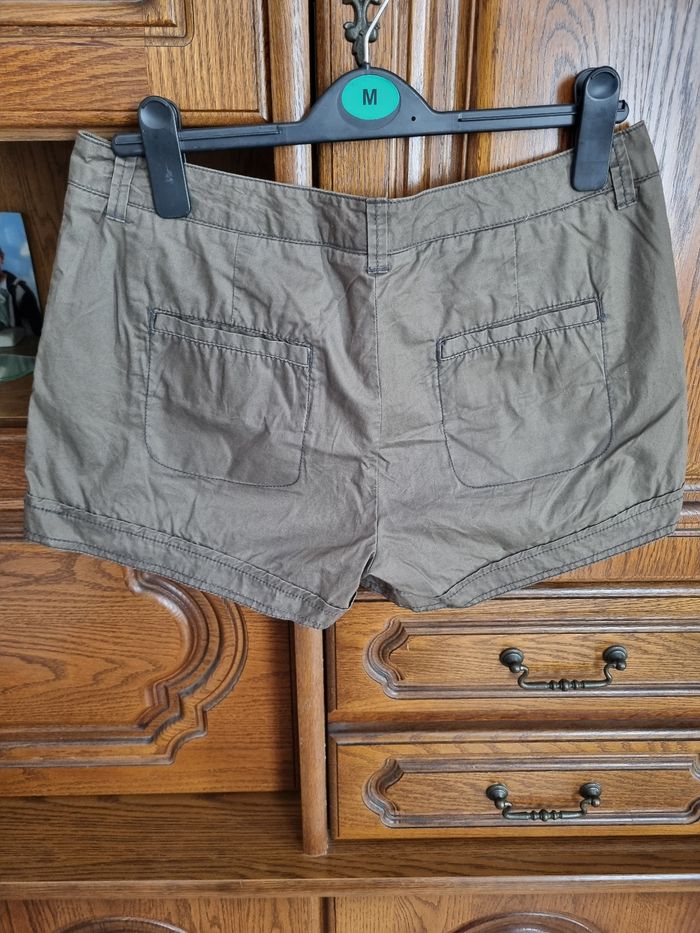 Short kaki - photo numéro 2