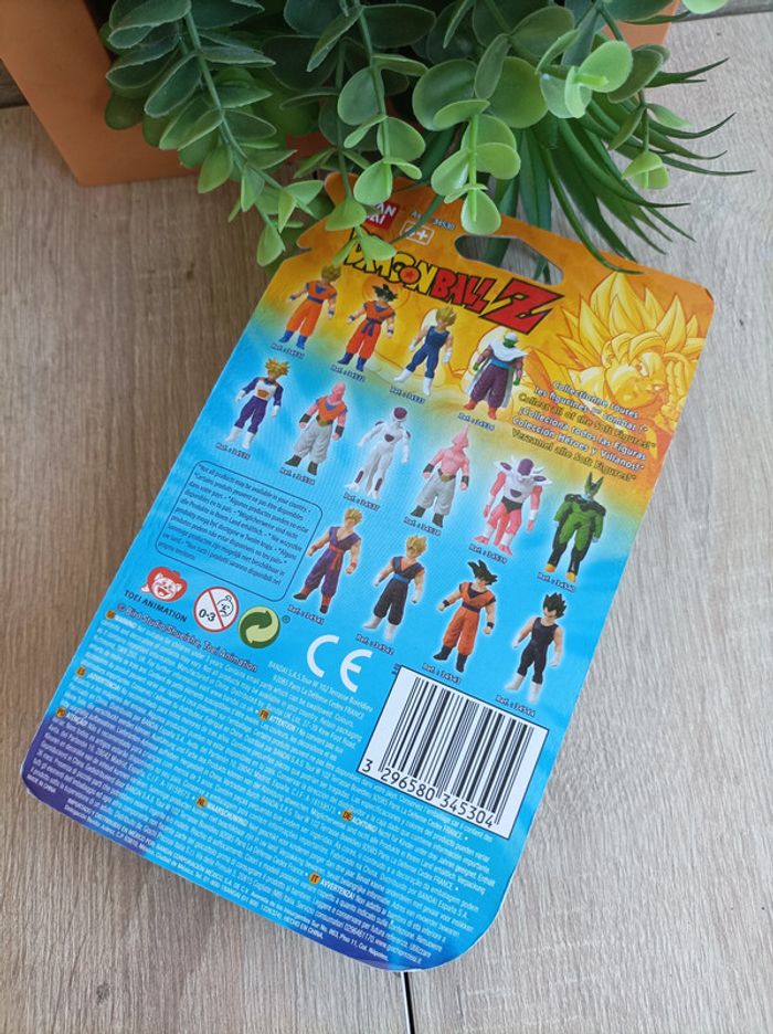 Petite figurine jouet Vegeta Super Saiyan Dragon Ball Z Bandai - photo numéro 3