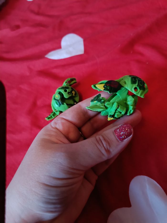 Deux bakugan - photo numéro 4