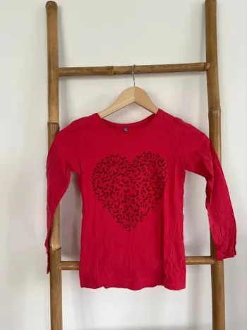 t-shirt rouge à manches longues avec cœur - gemo taille 10 ans