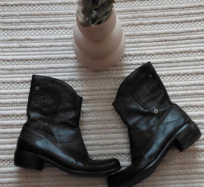 Bottines en cuir noire