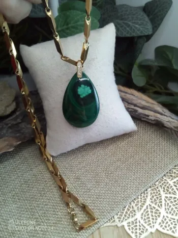 Collier pendentif Véritable pierre de malachite