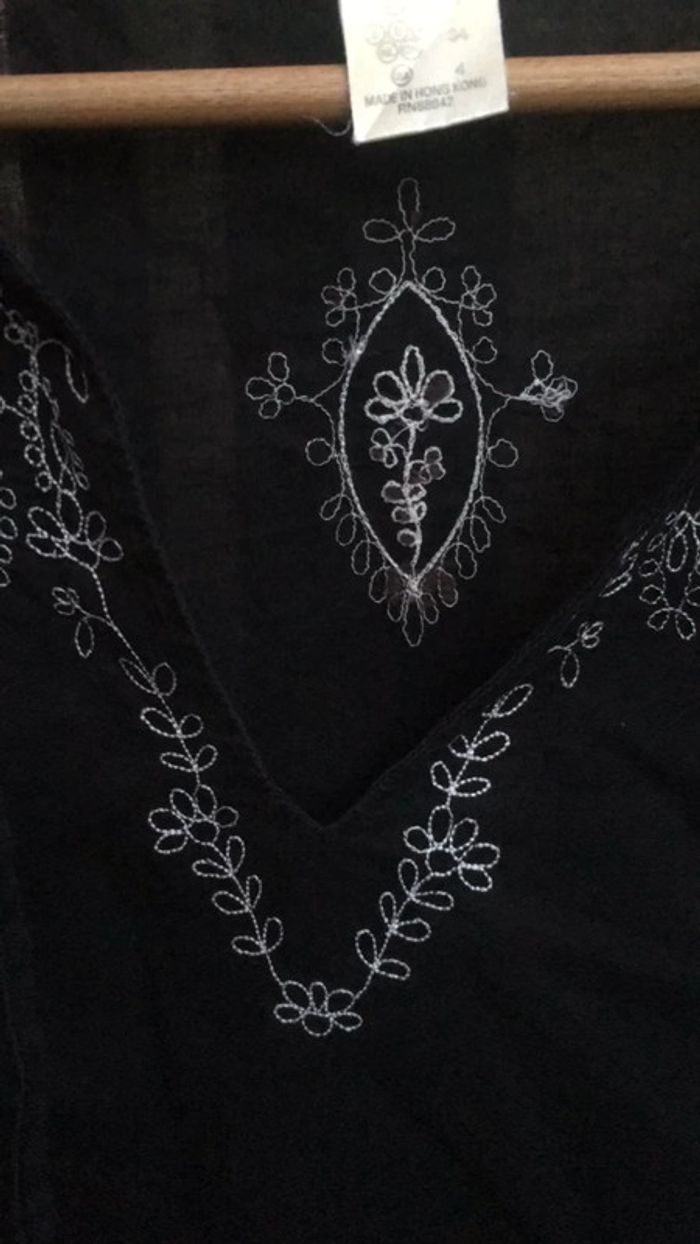 Jolie blouse brodée