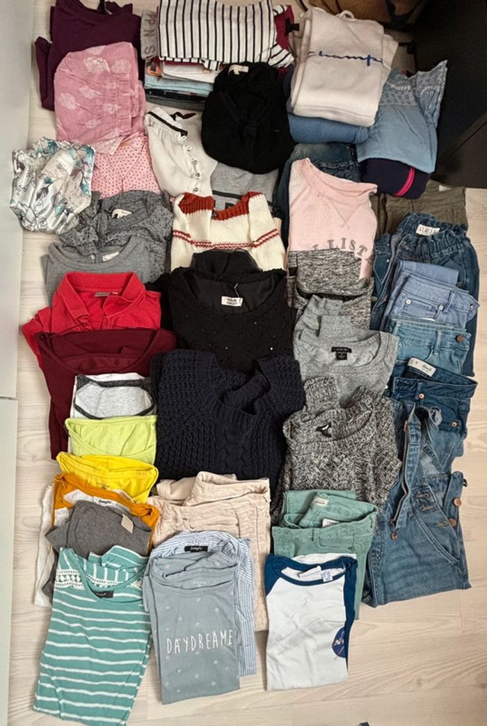 Très gros lot de 54 vêtements taille S - photo numéro 1