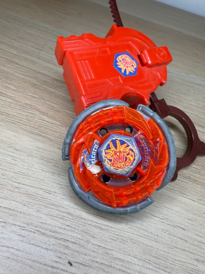 Toupie beyblade métal fusion capricorn - photo numéro 2