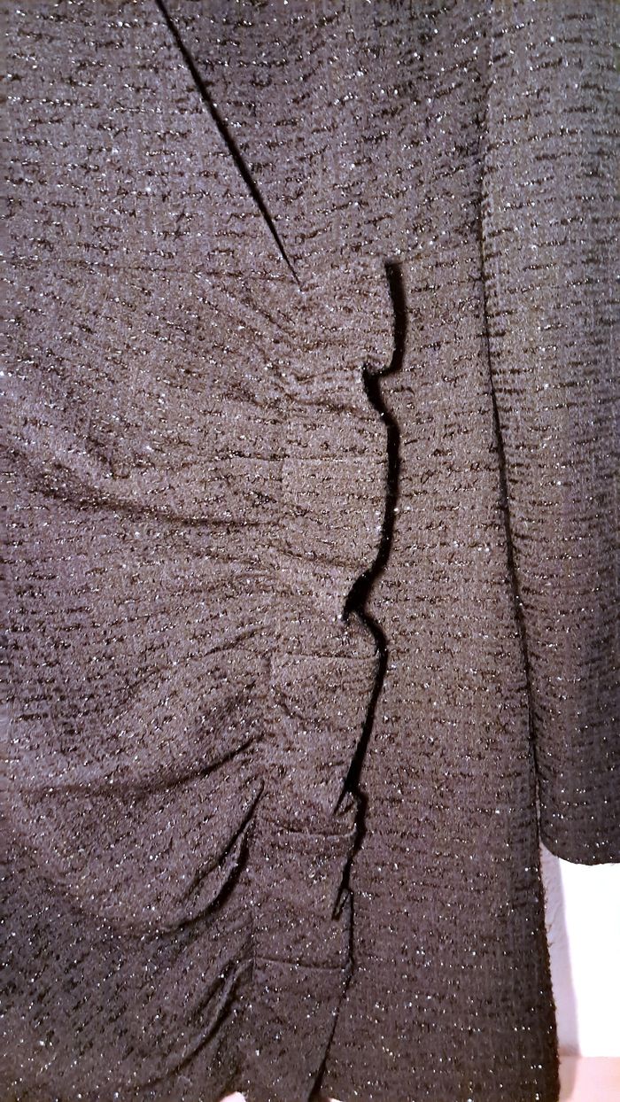 Robe noire pailletée ZARA – Décolleté cache-cœur - photo numéro 3