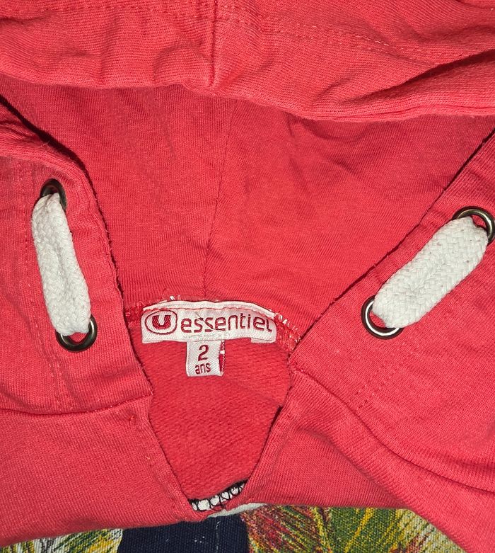 Pull rouge/noir 2 ans - photo numéro 3