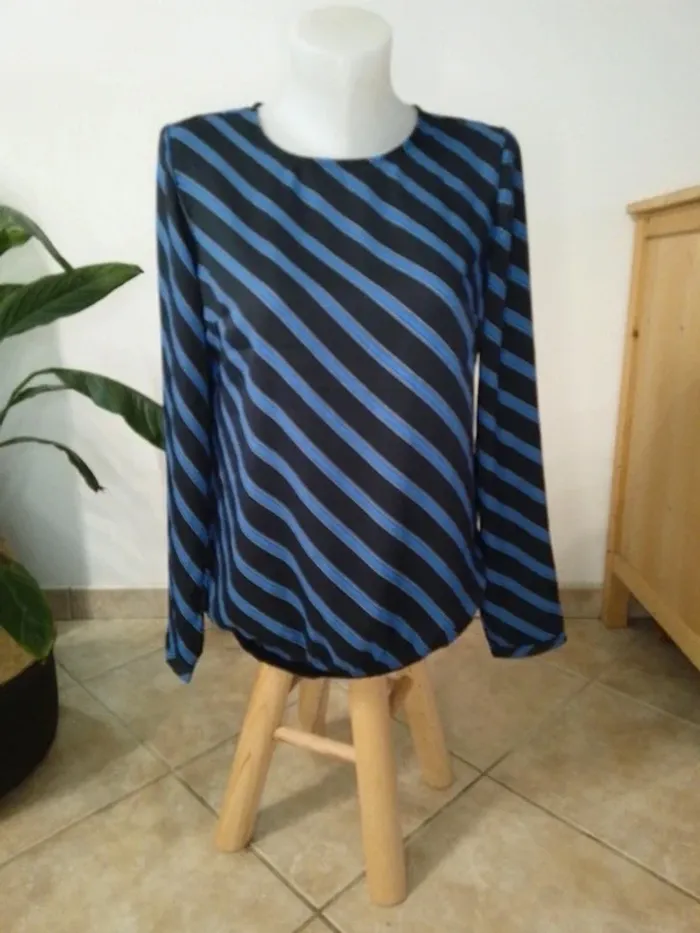 Blouse manche longue avec boutons aux poignets taille M mohito - photo numéro 5