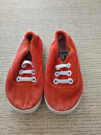 Chaussures bébé taille 18 *