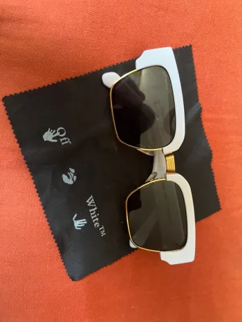 Lunettes de soleil officiel Off-White 2025 édition limitée rare