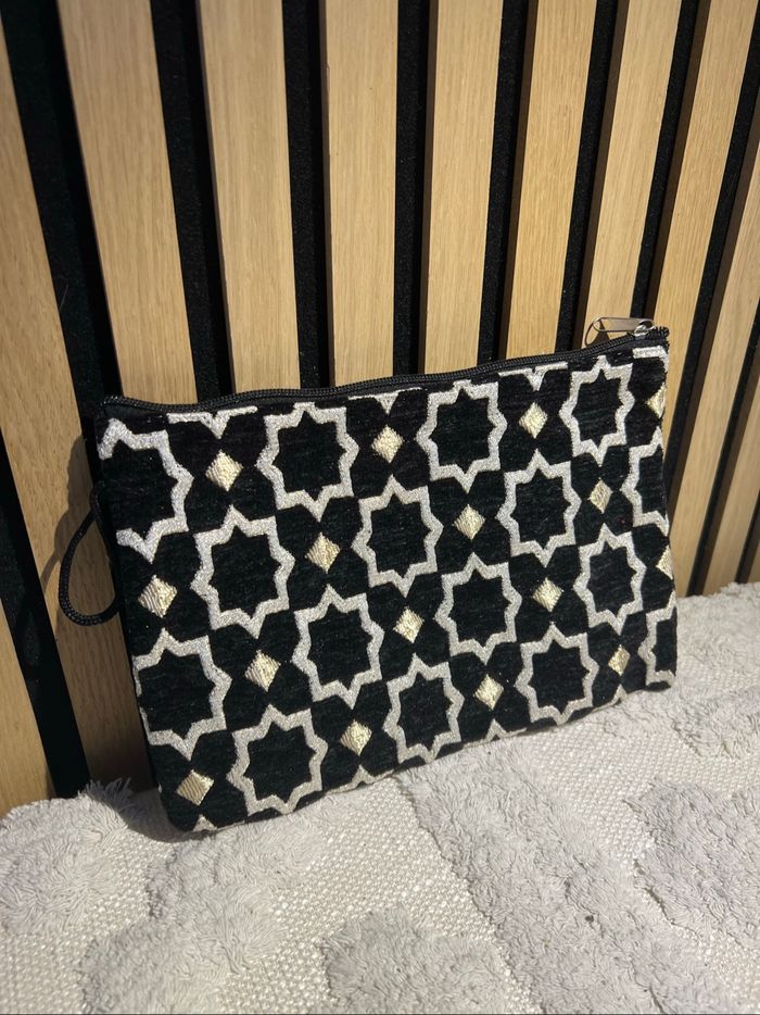 Pochette plate avec dragonne - photo numéro 2