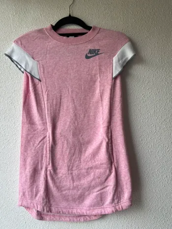 Robe Nike 10-12 ans