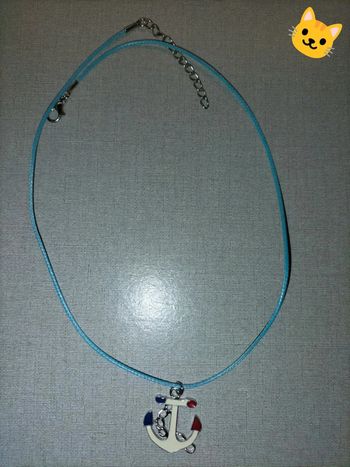 Collier bleu ancre marine