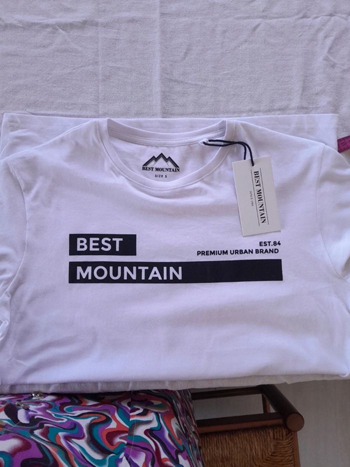 Tee shirt Best Mountain neuf avec étiquette