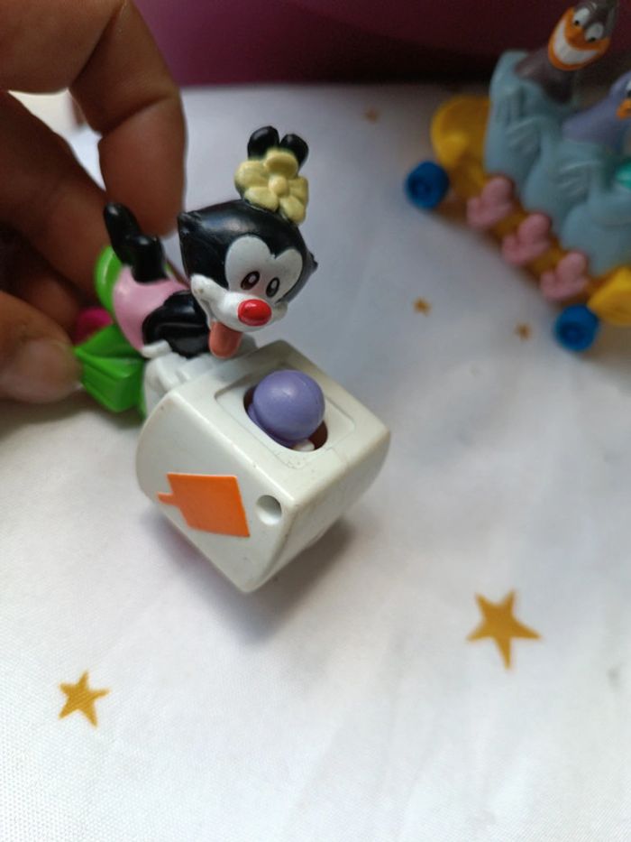 Figurine oiseau bird pigeon skate jaune yellow Warner Bros 1993 animaniacs glace icecream chariot - photo numéro 15