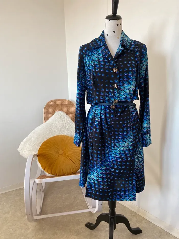 Robe vintage motifs bleus et violets - photo numéro 2
