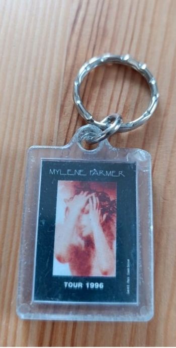 Mylène Farmer pirte clef 1996