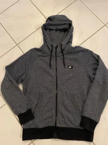 Sweat Nike capuche zippé – Taille M – Style sport & urbain – Comme neuf !