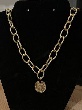 Collier grosse maille pastille embossée