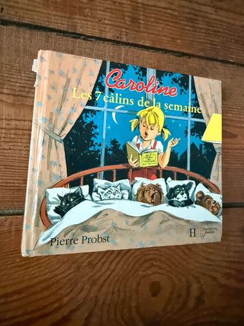 Moyen Lune - Livre recueil Caroline les 7 Câlins de la semaine Pierre Probst Hachette Jeunesse