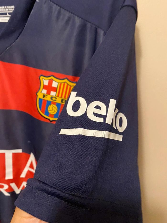Très jolie t-shirt de foot Barcelone - photo numéro 5