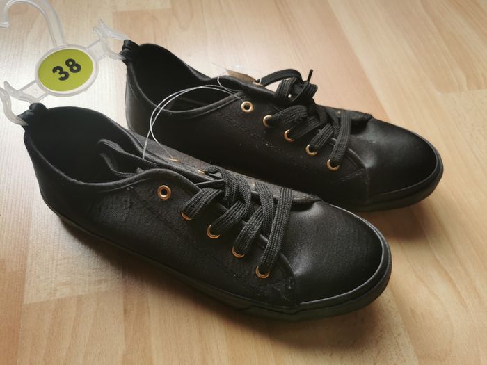 BASKETES FILLE/FEMME TEX T38 NEUVES - photo numéro 2