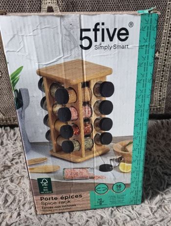 Présentoir à épices et herbes aromatiques en BAMBOU (16 pots en verre + le support rotatif)