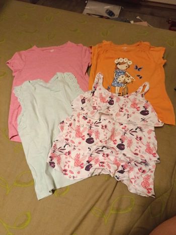 Lot t shirts et débardeurs 8 ans