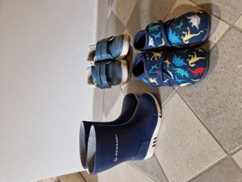 Lot 3 paires chaussures bébé T23 – Baskets, bottes pluie, chaussons scratch !