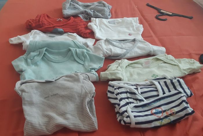 Vend lot de vêtements 6mois plus de 50 pieces